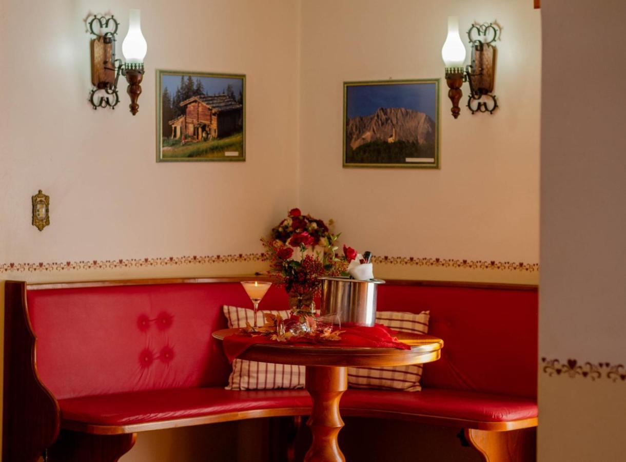 Hotel Tirol Treze Tilias Bagian luar foto