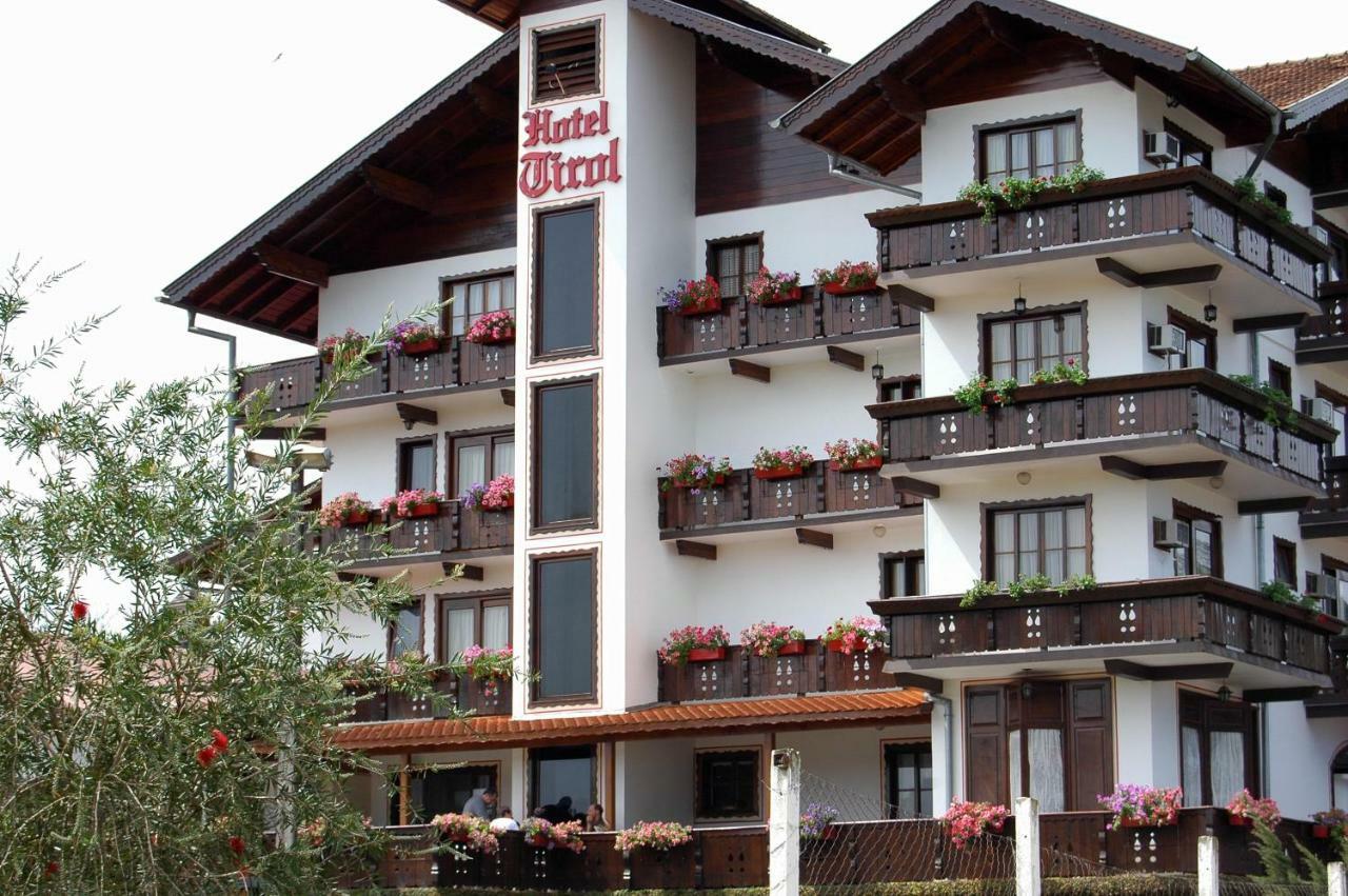 Hotel Tirol Treze Tilias Bagian luar foto
